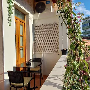 Couette-café Godard, Vlorë